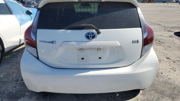 Toyota PRIUS C  2016