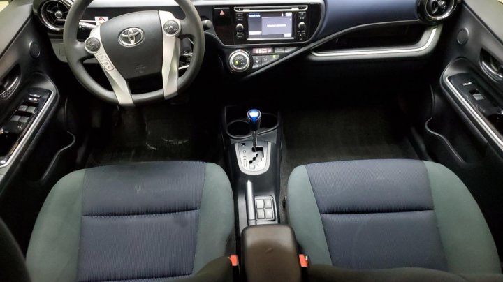 Toyota PRIUS C  2016
