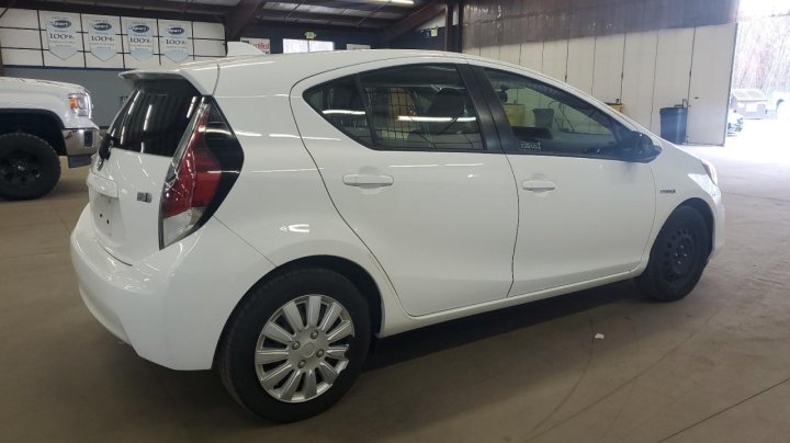 Toyota PRIUS C  2016