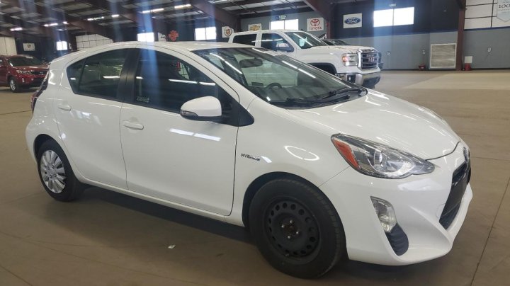 Toyota PRIUS C  2016