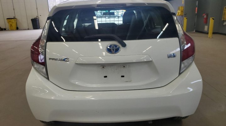 Toyota PRIUS C  2016