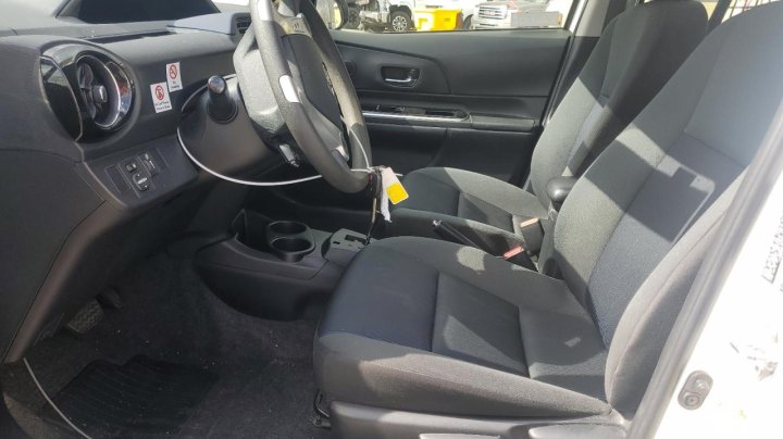 Toyota PRIUS C  2016