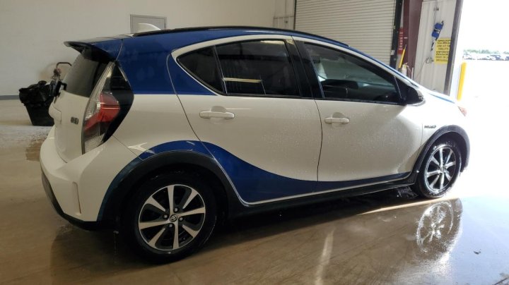 Toyota PRIUS C  2018
