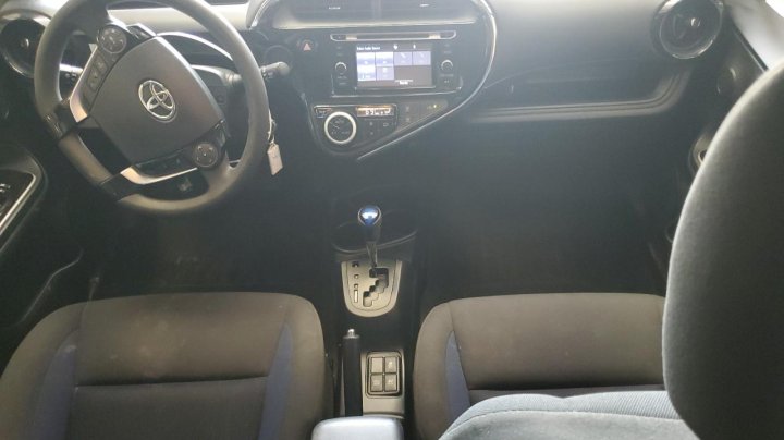 Toyota PRIUS C  2018