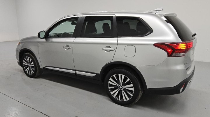 Mitsubishi Outlander ES 2020