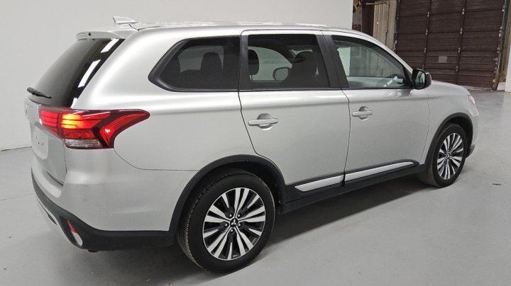 Mitsubishi Outlander ES 2020