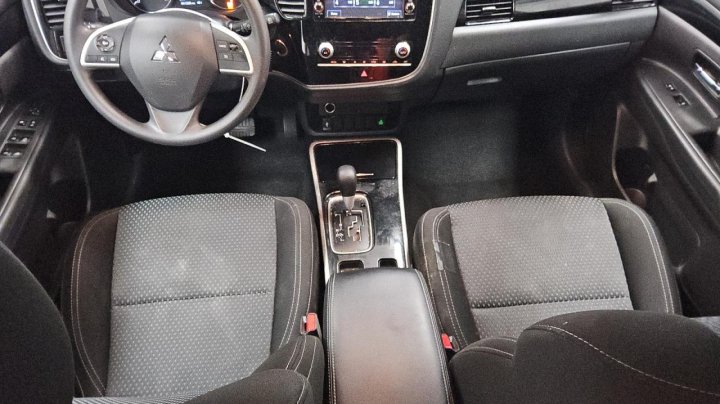 Mitsubishi Outlander ES 2020