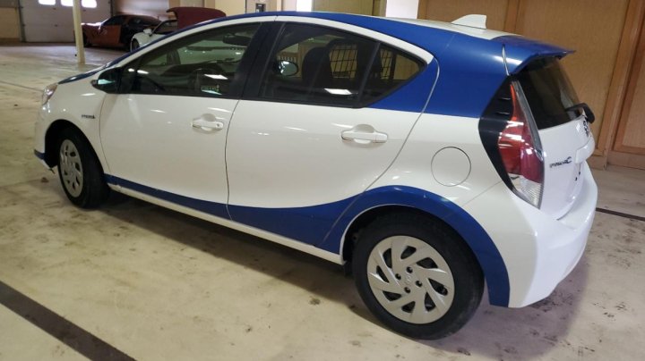 Toyota PRIUS C  2016