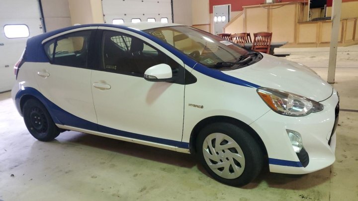 Toyota PRIUS C  2016