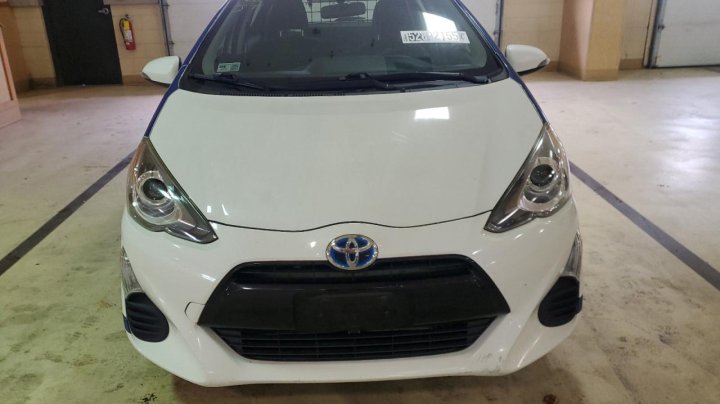 Toyota PRIUS C  2016