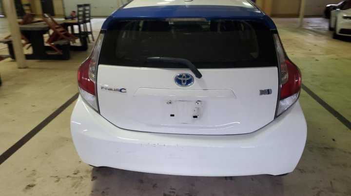 Toyota PRIUS C  2016