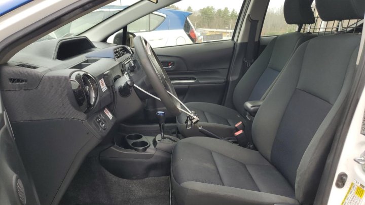 Toyota PRIUS C  2016
