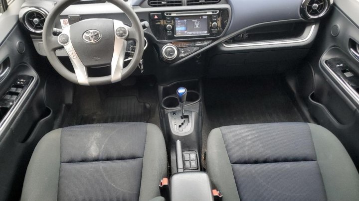 Toyota PRIUS C  2016