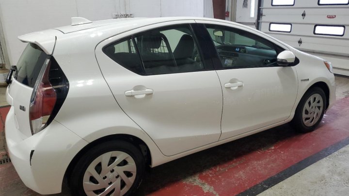 Toyota PRIUS C  2016