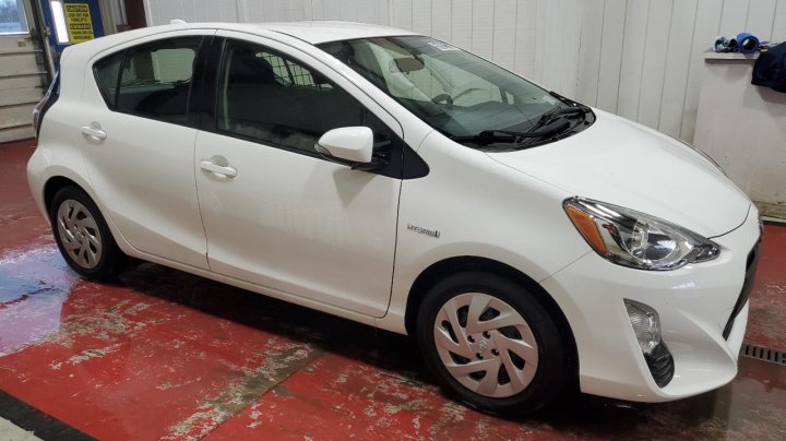 Toyota PRIUS C  2016