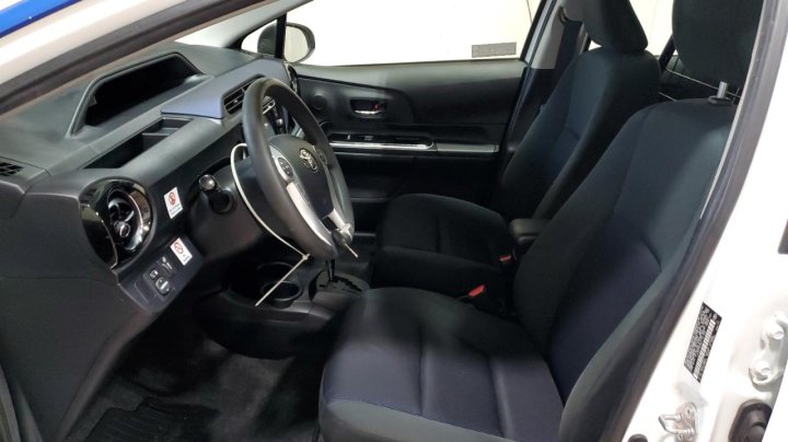 Toyota PRIUS C  2016