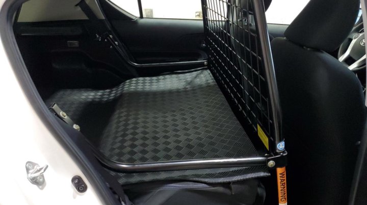 Toyota PRIUS C  2016