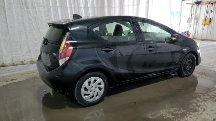 Toyota PRIUS C  2016
