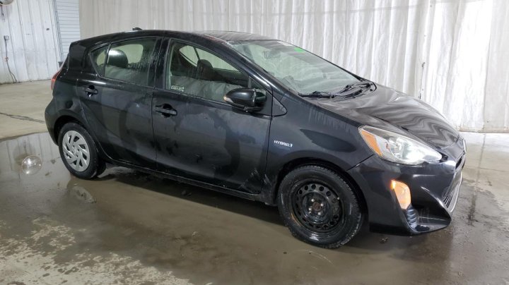 Toyota PRIUS C  2016