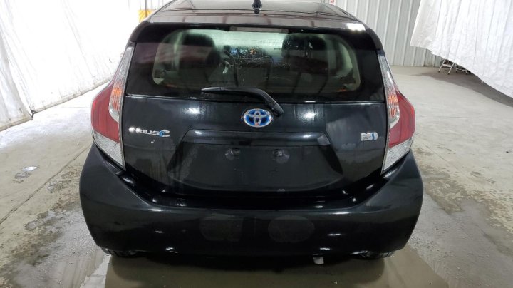 Toyota PRIUS C  2016