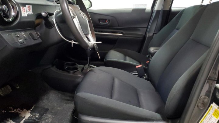 Toyota PRIUS C  2016