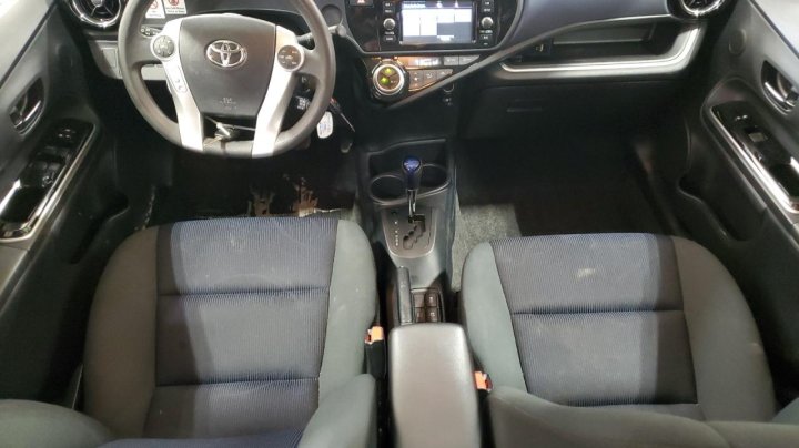 Toyota PRIUS C  2016