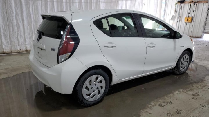 Toyota PRIUS C  2016
