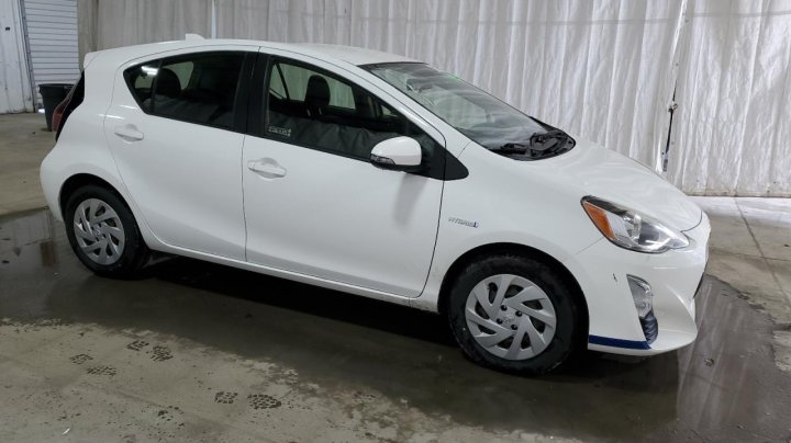 Toyota PRIUS C  2016