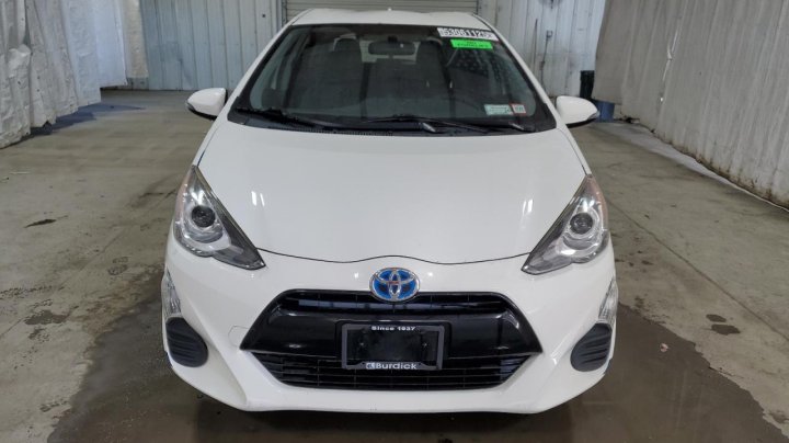 Toyota PRIUS C  2016
