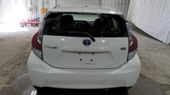 Toyota PRIUS C  2016