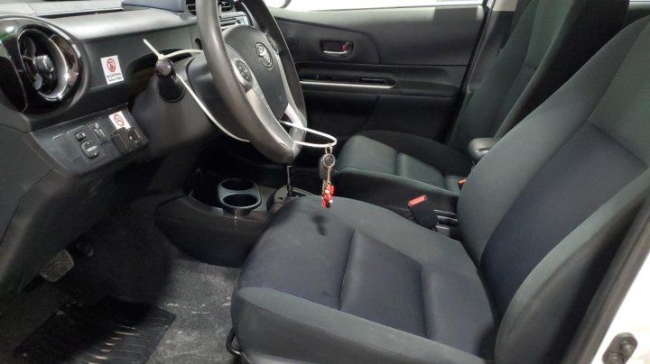 Toyota PRIUS C  2016