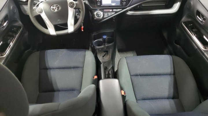 Toyota PRIUS C  2016