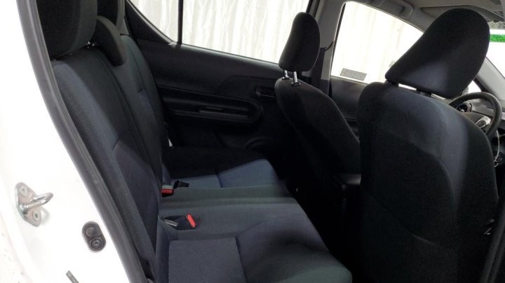 Toyota PRIUS C  2016
