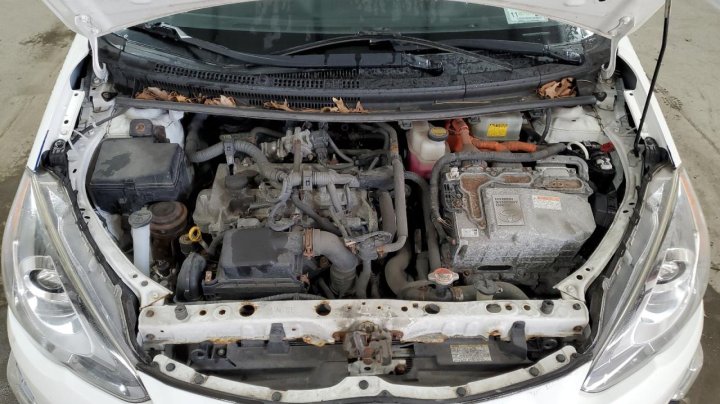 Toyota PRIUS C  2016