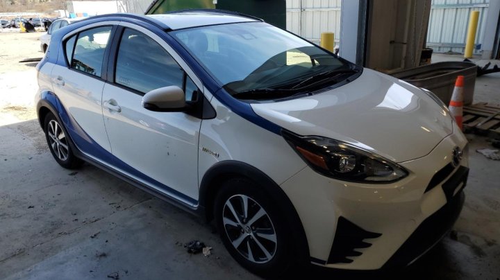 Toyota PRIUS C  2018