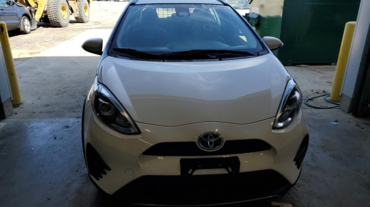 Toyota PRIUS C  2018