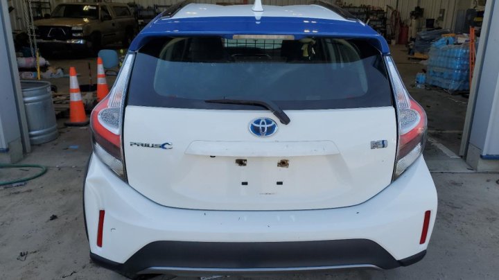 Toyota PRIUS C  2018