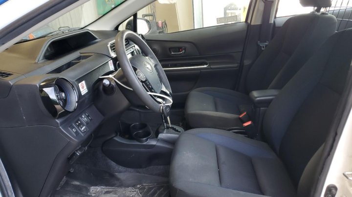 Toyota PRIUS C  2018