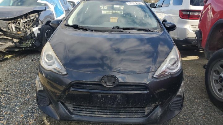 Toyota PRIUS C  2016