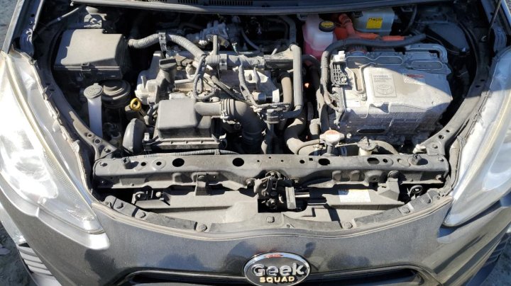 Toyota PRIUS C  2016