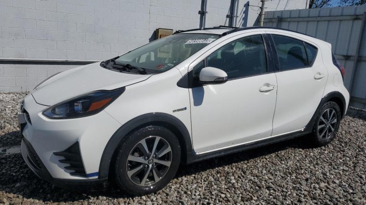 Toyota PRIUS C  2018