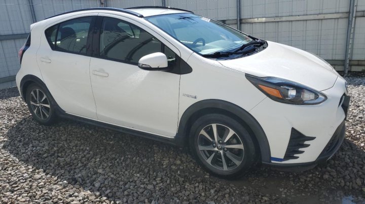 Toyota PRIUS C  2018