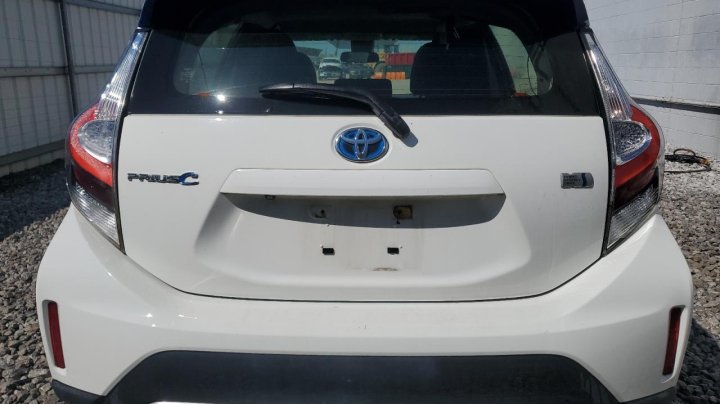 Toyota PRIUS C  2018