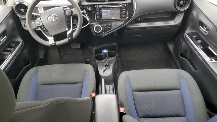 Toyota PRIUS C  2018
