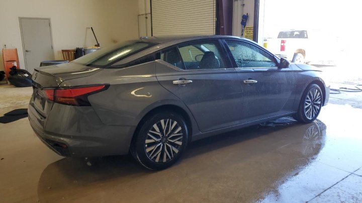 Nissan Altima  2025