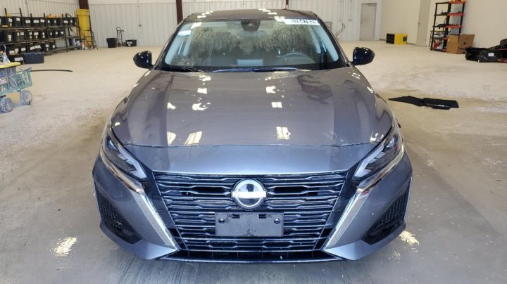 Nissan Altima  2025