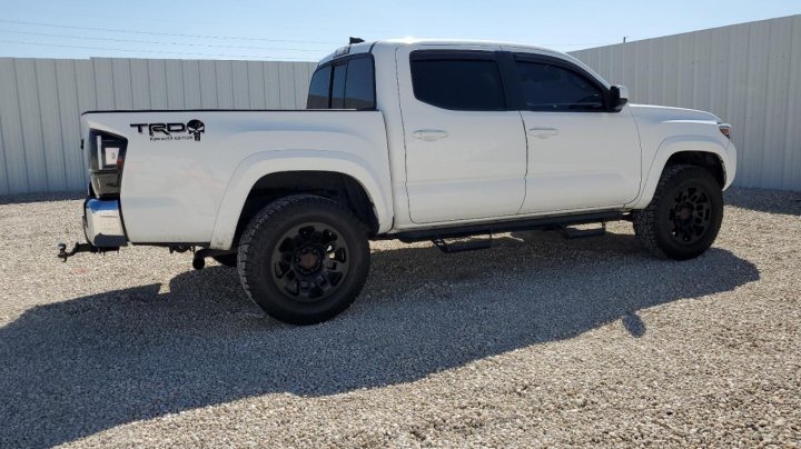 Toyota TACOMA  2017