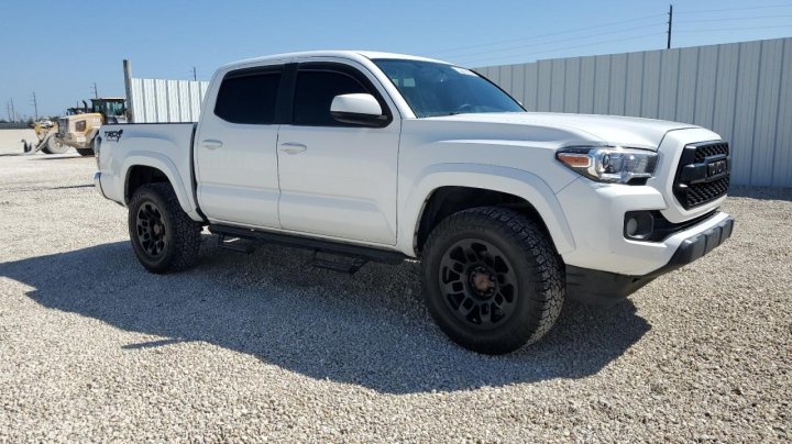 Toyota TACOMA  2017