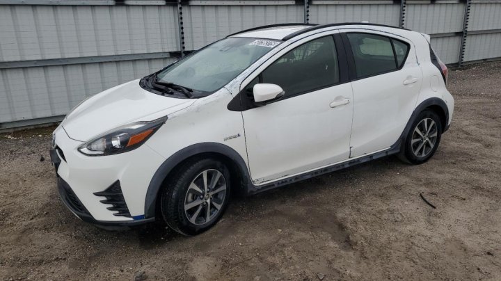 Toyota PRIUS C  2018