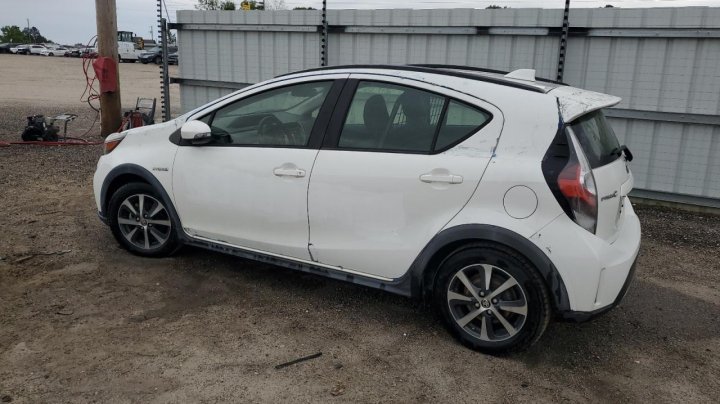 Toyota PRIUS C  2018